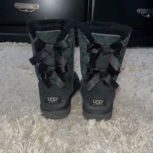 Barely worn Bailey Bow Black Uggs